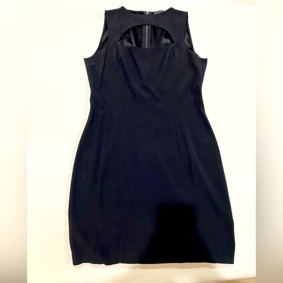 Maria Bianca Nero Dresses & Skirts - 🎉Black LBD with Keyhole Detail at Neck Sleeveless Back Silver Zipper Size Large